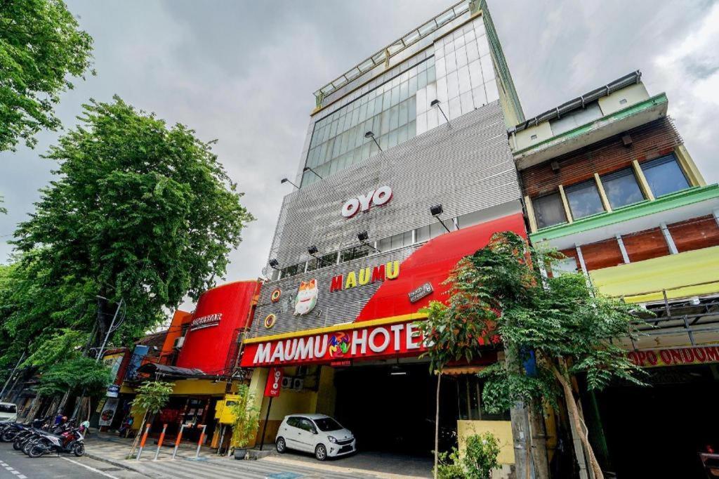 Oyo 235 Maumu Hotel & Lounge Сурабая Экстерьер фото