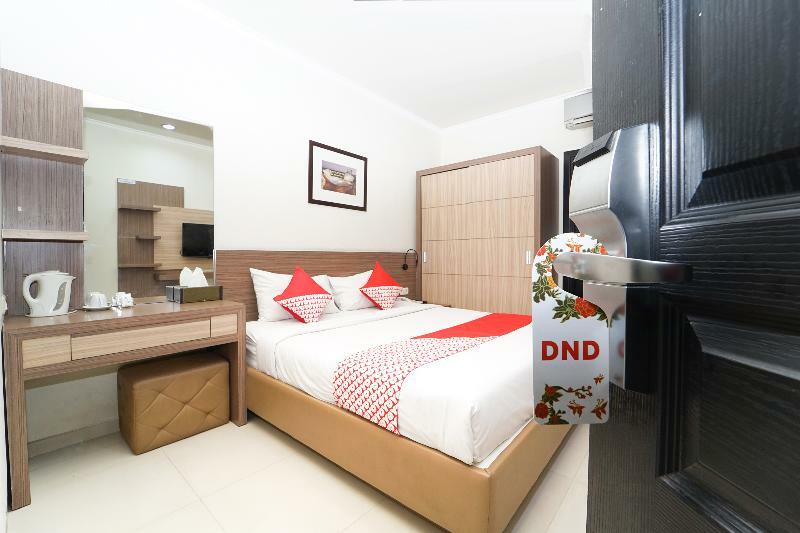 Oyo 235 Maumu Hotel & Lounge Сурабая Экстерьер фото