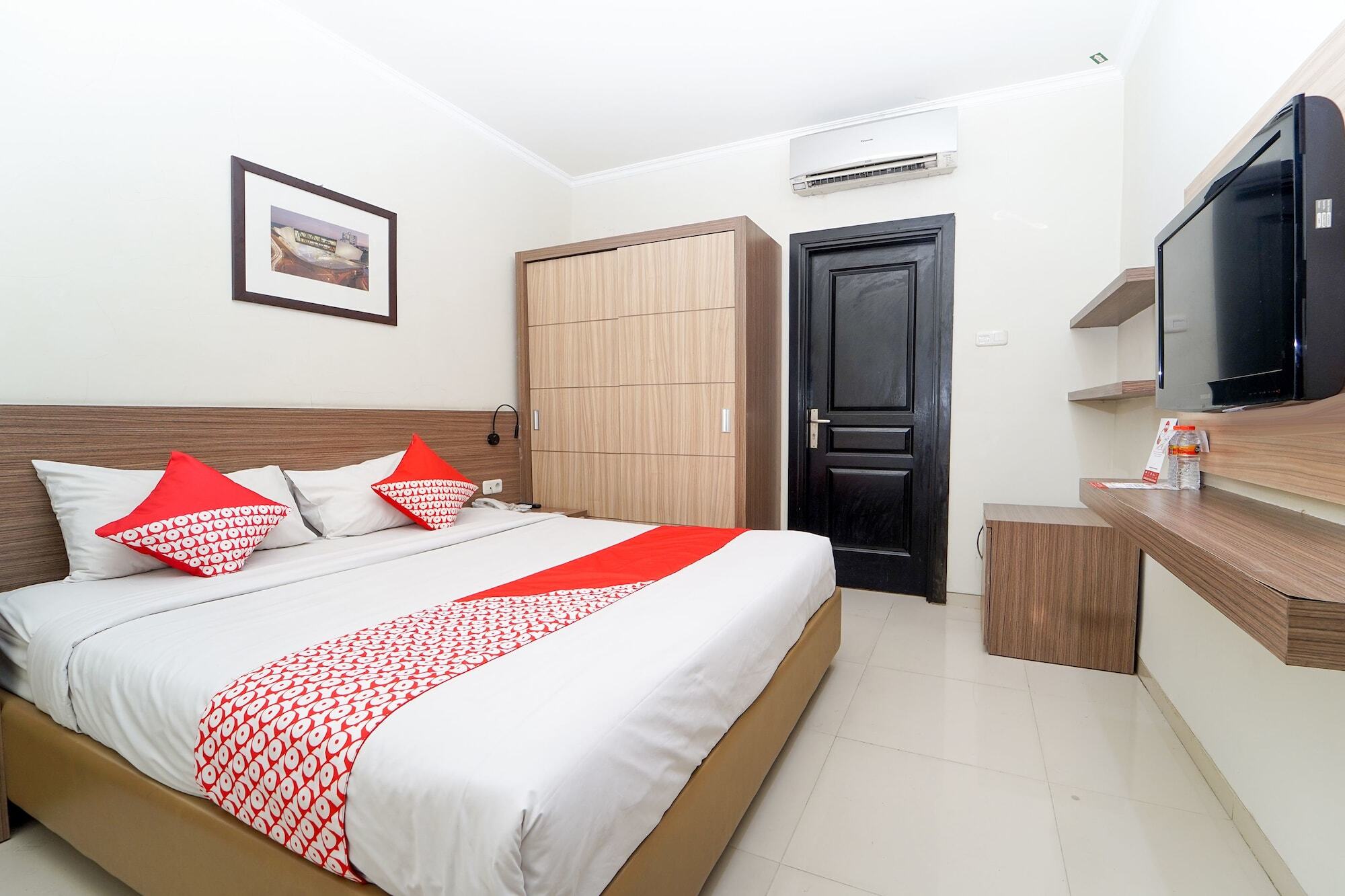 Oyo 235 Maumu Hotel & Lounge Сурабая Экстерьер фото